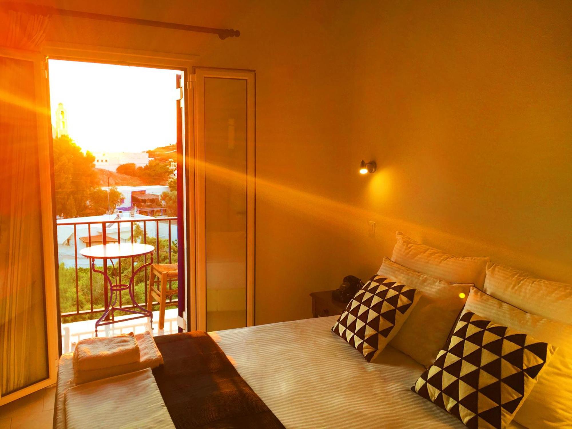 Loukia Studios & Suites Kini Luaran gambar